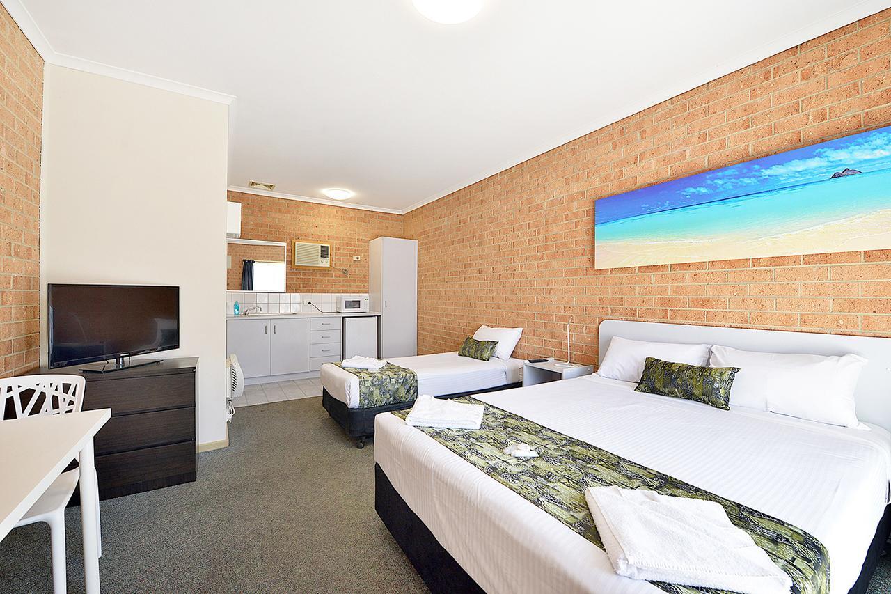 Cranbourne Motor Inn Экстерьер фото