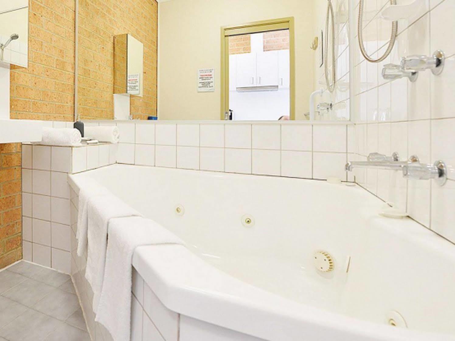 Cranbourne Motor Inn Экстерьер фото