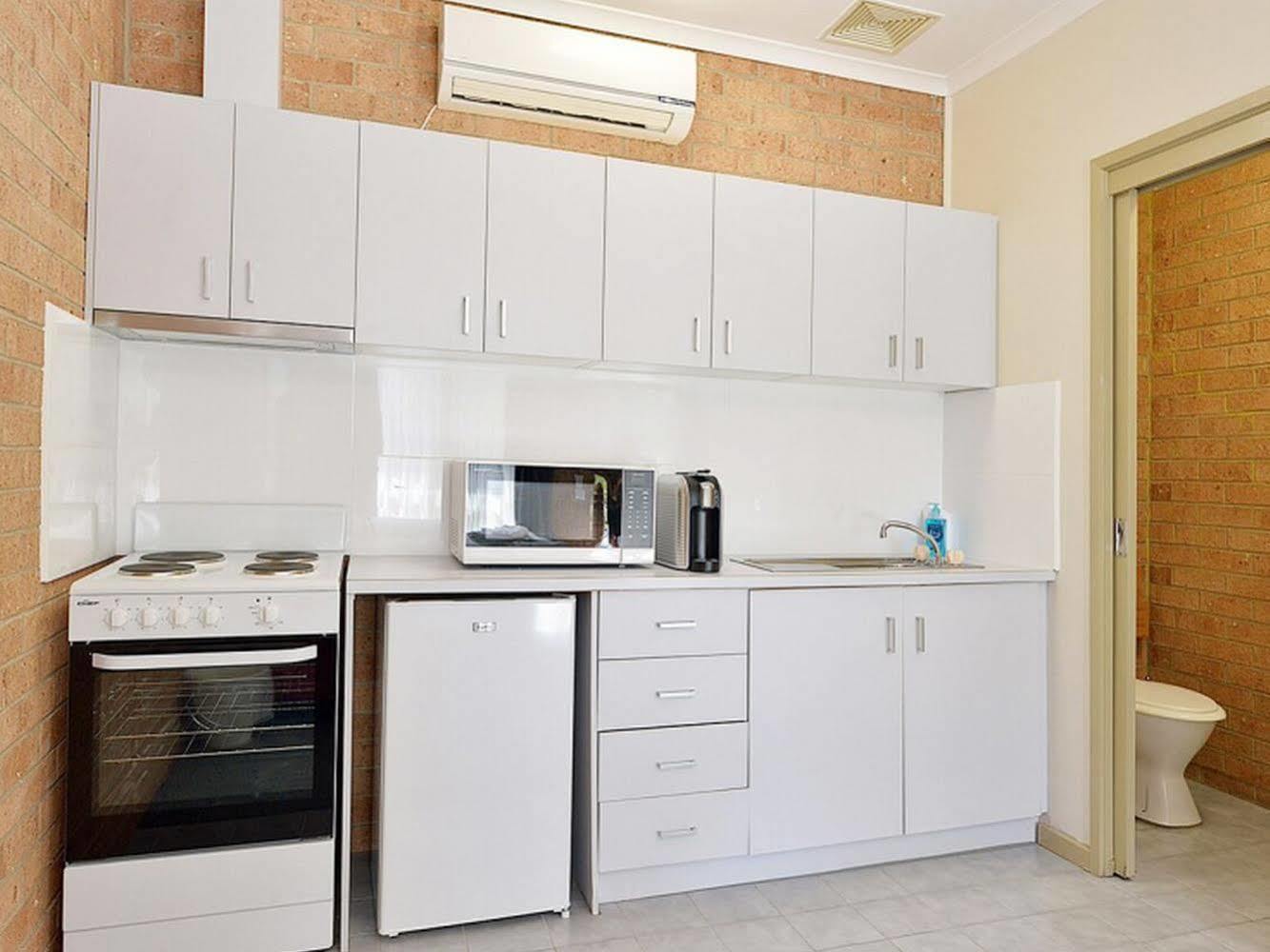 Cranbourne Motor Inn Экстерьер фото
